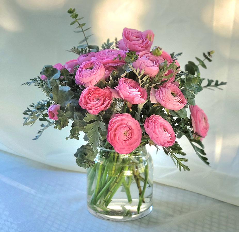 Fresh flower vase arrangement